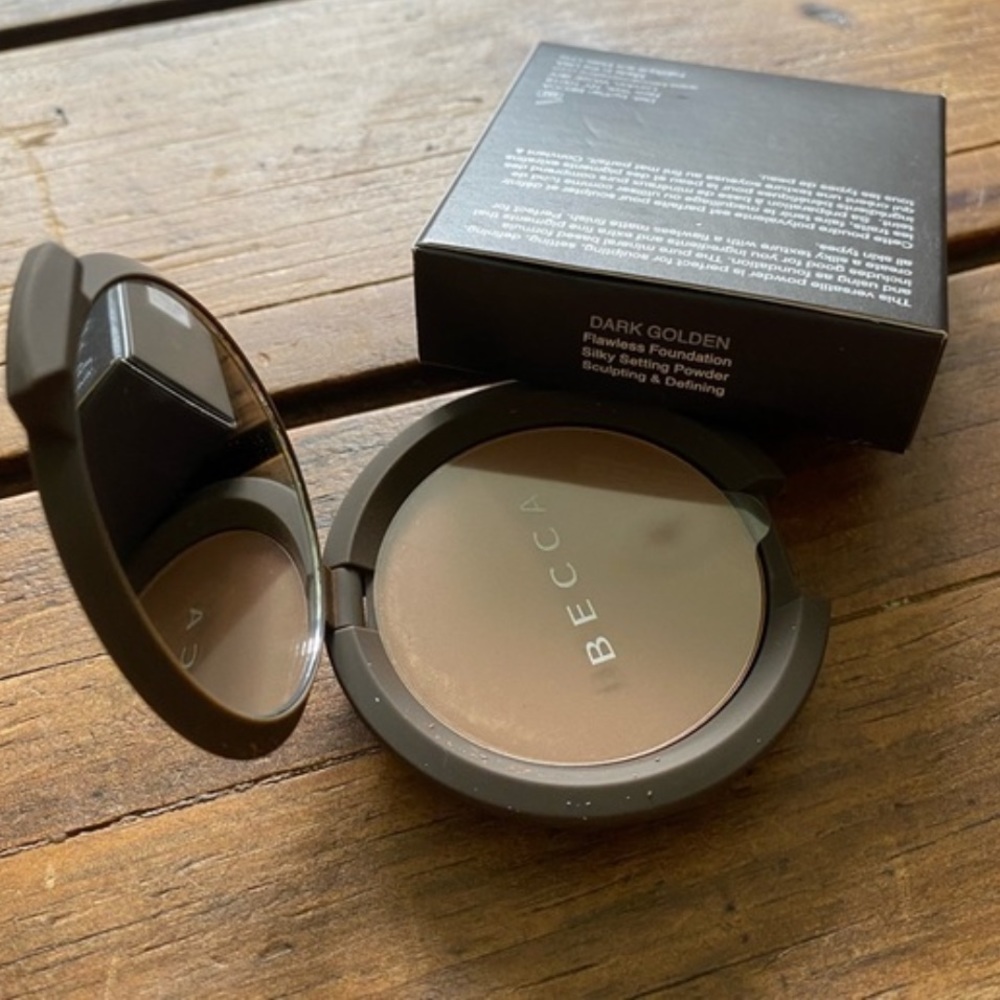 ๐Dark Golden Becca Multitasking Perfecting Powder - Picture 2 of 4